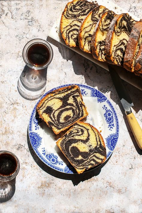 Marble Cake Photography Styling, Chocolate Loaf Cake Photography, Marble Cake Aesthetic, Marble Cake Photography, Cake Marble Design, Chocolate Marble Cake, Marble Chocolate, Food Photography Dessert, Cake Photoshoot