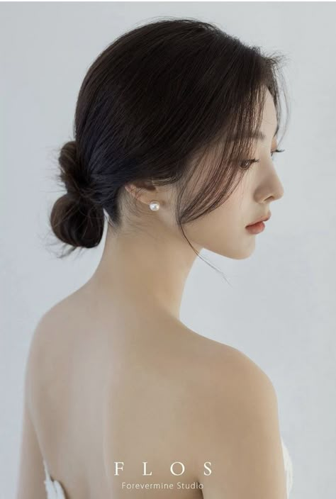 Korean Wedding Hair, Hairdo Wedding, Bridal Hair Inspiration, Bridesmaid Hair Makeup, Bridal Hair Updo, Hair Arrange, Wedding Hair Inspiration, Bridal Hair And Makeup, Wedding Hair And Makeup