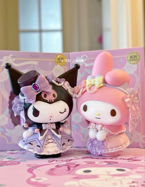 Sanrio Figures, Kuromi Room, Sanrio Stuff, Hello Kitty Characters, My Melody Kuromi, Sanrio Wallpaper, Kawaii Accessories, Anime Figurines, Hello Kitty Items