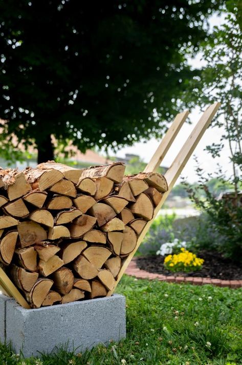 Cinderblock Fence Ideas, Fence Ideas Diy, Cinder Blocks Diy, Firewood Storage Outdoor, Stacking Wood, Cinder Block Garden, Tiered Planter, Firewood Rack, Firewood Storage