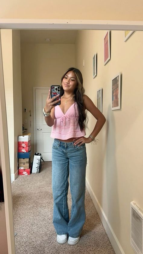 Cute College Fits Summer, Pink Outfit School, Denim Pants Outfits For Women, Sophomore Year Outfits, Free People Love Letter Cami Outfit, Summer Fits Jeans, Summer Outfits Inspo 2024, Summer Fits For School, Cute Outfits For School Summer