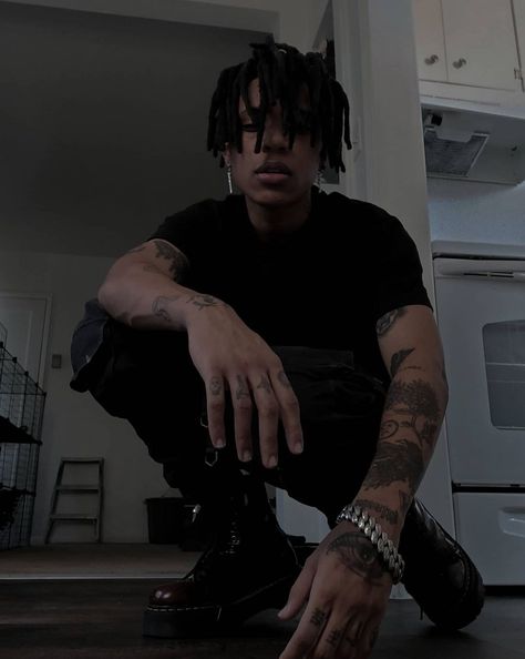 Black Goth Men Aesthetic, Black Goth Guy Aesthetic, Karl Asmr, Black Goth Men, Black Grunge Boy, Hot Goth Men, Black Goth Boy, Goth Aesthetic Men, Alt Black Boy