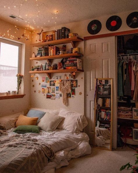 Retro Room, Indie Room, Redecorate Bedroom, Cozy Room Decor, Aesthetic Rooms, Teen Bedroom Decor, Room Design Bedroom, Dream Room Inspiration, Cute Room Decor