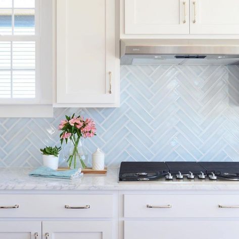 Backsplash Herringbone, Trendy Kitchen Backsplash, Kitchen Blue, Blue Backsplash, Kitchen Design Diy, Herringbone Backsplash, Backsplash Tiles, Pretty Kitchen, Kitchen Splashback