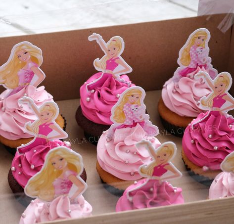 Barbie Mini Cake, Barbie Birthday Cupcake Cake, Cupcakes Barbie, Barbie Cupcakes Ideas, Barbie Fondant Cupcake Toppers, Barbie Fondant Cake Design, Pink Princess Cupcake Cake, Barbie Cupcakes, Barbie Food