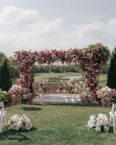 Intimate Pakistani Wedding, Nikkah Seating, Engagement Outdoor Decor, Outdoor Nikkah Decor Ideas, Baraat Decorations, Engagement Outdoor Decoration, Garden Nikkah Decor, Outdoor Nikkah Setup, Nikkah Setting