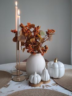 Fall Taper Candles, Autumn Interior Decor, Autumn Aesthetic Decor, Fall Table Settings Autumn, Fall Apartment Decor, Autumn Interior, Fall Living Room Decor, Gold Candle Sticks, Adornos Halloween