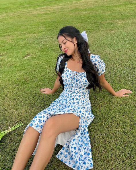 Floral Dress Outfit Summer, Blue Floral Summer Dress, Picnic Photo Shoot, Gala Outfits, Floral Dress Blue, Met Gala Outfits, Birthday Dress Women, Blue Sundress, Rose Parade