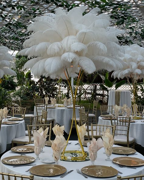 Create a luxurious ambiance at your event with our elegant white ostrich feather centerpieces. Perfect for weddings and upscale gatherings, these stunning arrangements add a touch of sophistication and grandeur to any setting. ✨🤍 • • • #rentfeathers #tablecenterpiece #weddingtablesetting #tablestyling #tablescape #weddingdecor #ostrichfeathers #ostrichfeathercenterpiece #greatgatsby #greatgatsbyparty #whitetablecentrepiece Feather And Flowers Centerpieces, Black Ostrich Feather Centerpiece, Wedding Feathers Decorations, Swan Lake Wedding Theme, Feather Wedding Ideas, White Feather Centerpieces, Moonlight Masquerade, Great Gatsby Decorations, Gatsby Style Party