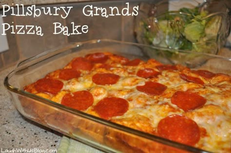 Pillsbury Grands! Pepperoni Pizza Bake Recipe (Easy and yummy!  30 min.) #PillsburyBiscuits #spon ~LaughWithUsBlog Pizza Spaghetti Casserole, Pizza Pepperoni, Pillsbury Grands, Pillsbury Recipes, Pizza Casserole, Quick And Easy Appetizers, Easy Pizza, Pizza Bake, Low Cal