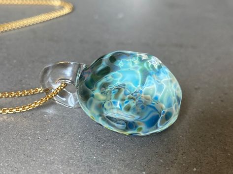 Ocean Reflection Blue and Green Borosilicate Glass Pendant - Etsy Ocean Reflection, Galaxy Pendant, Blue Glass Bottles, Simple Bangle, Lovers Necklace, Necklace Pendants, Seashell Necklace, Glass Pendant Necklace, Teardrop Necklace