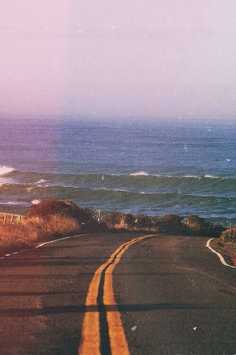 ✿⊱❣♥ DRIVE RIGHT DOWN TO THE OCEAN! ♥❣⊱✿ Wallpaper Estetika, Pacific Coast Highway, Photo Wall Collage, Picture Collage, Venice Beach, Pacific Coast, Retro Aesthetic, Wall Collage, Orange County