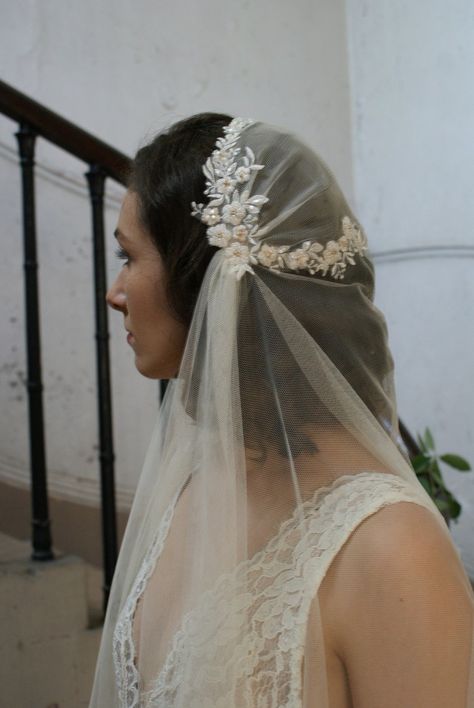 Luxury Beaded Juliet Cap Wedding Veil , Kate Moss Style Veil, 1930s Bridal Veil, Champagne Juliet Cap Veil - Etsy Denmark Juliet Cap Veil, Romantic Veil, Fingertip Length Veil, 1920s Looks, Juliet Cap, Cap Veil, Comb Veil, Beaded Headpiece, Kate Moss Style