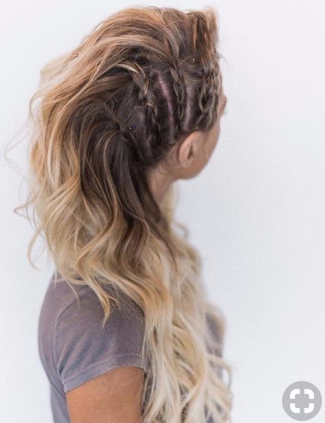 15 Hairdo's You'll be Nervous to Try, but You'll Feel Like a Rockstar Disco Party Hairstyles, Rock Star Hairstyles, Rockstar Hairstyles For Women, Rockstar Hair, Rockstar Costume, Punk Costume, Like A Rockstar, A Messy Bun, Hairstyles For School