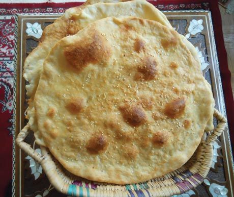 Lavash bread Lavash Recipes, Middle Eastern Bread, Yemeni Food, Arabic Bread, Middle East Food, Persian Cuisine, Middle Eastern Dishes, Flatbread Recipes, Arab World