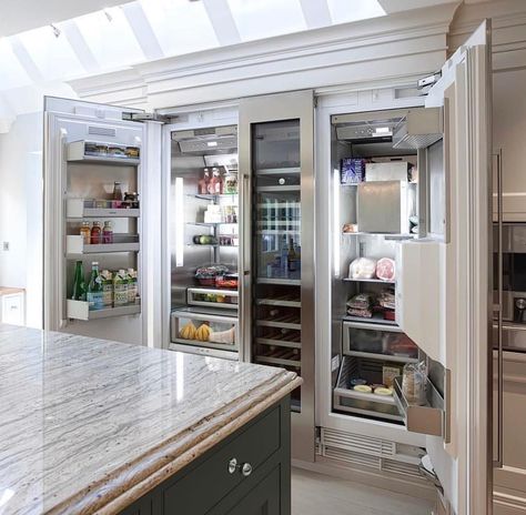 Love this fridge Dream Refrigerator, Billionaire House, Dream Fridge, Catering Kitchen, Minimalist Dekor, Kitchen Ikea, Interior Design Minimalist, Decor Eclectic, Prep Kitchen