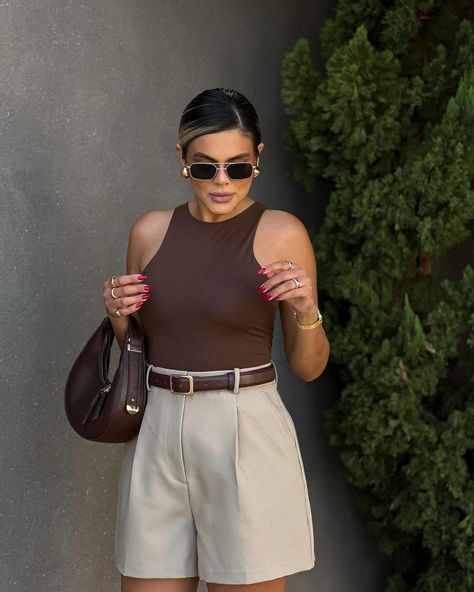 Effortlessly Chic Outfits Summer, Neat Casual Outfits, Nude Outfits, Modest Casual Outfits, Mommy Outfits, Beige Jeans, Shorts Outfits Women, Earthy Outfits, Beige Outfit