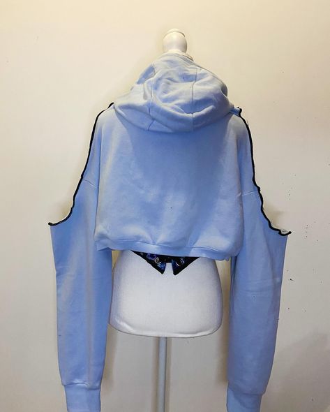 Preloved hooded sweatshirt in ⭐️ set of cropped hoodie and corset SIZE M AVAILABLE ✅ D M for info #upcycledfashion #upcycling #reworkedvintage #reworkedclothing #slowfashion #hoodie #upcycledhoodie Diy Cropped Hoodie, Corset Hoodie, Reworked Clothing, Hoodie Diy, Reworked Vintage, Upcycled Fashion, Cropped Hoodie, Slow Fashion, Hooded Sweatshirt