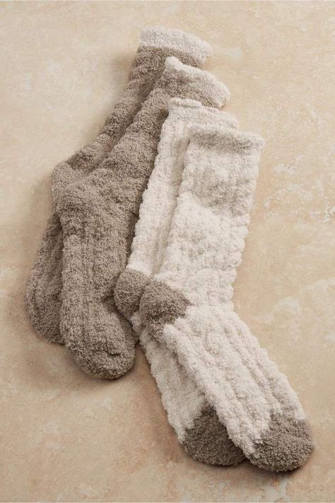 Fuzzy Socks Aesthetic, Christmas Wishlist For Teens, Cable Socks, Socks Aesthetic, Cosy Socks, Cabin Socks, Fluffy Bedding, Bed Socks, Fluffy Socks