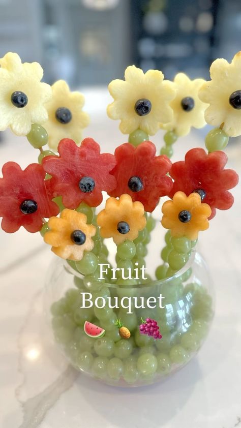 If you are hosting this spring or summer, this fruit bouquet is the perfect way to serve your fruit. 🍉 🍍 All you need is watermelon… | Instagram Birthday Fruit Kabobs, Fun Fruit Skewers, Best Way To Serve Fruit At A Party, Fruit Fairy Wands, Individual Fruit Serving Ideas, Birthday Party Fruit Ideas, Fruit Tables Ideas, Easy Fruit Display Ideas, Flower Fruit Kabobs