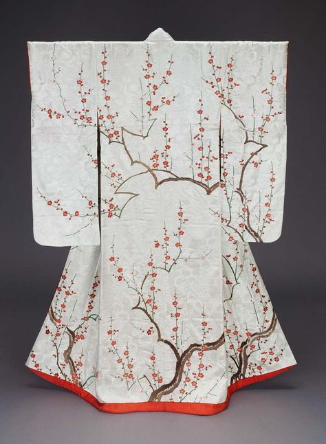 Kimono (furisode) Japanese Theme, Furisode Kimono, Japanese Costume, Traditional Japanese Kimono, Irezumi Tattoos, Kimono Design, Kimono Pattern, Beautiful Kimonos, Japanese Embroidery