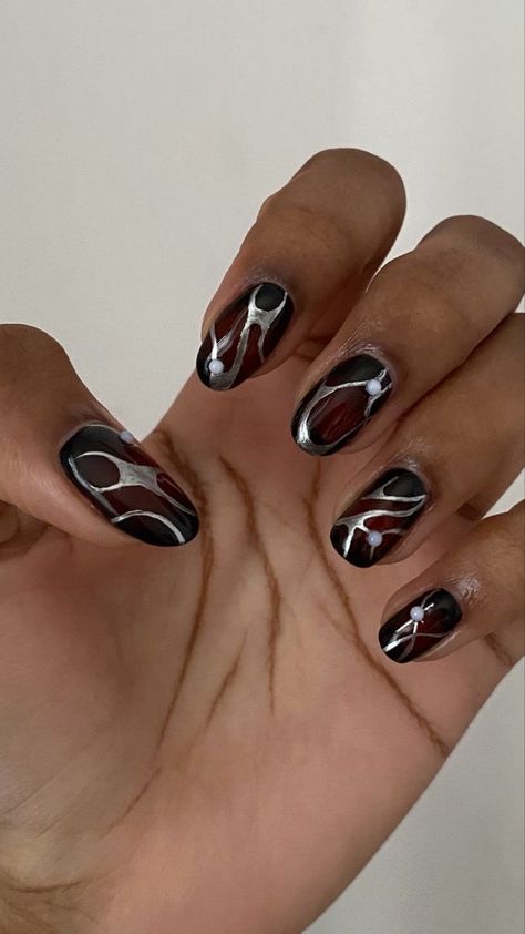 Black And Chrome Nails Short, Red Black Nails Short, Gothic Nail Art Short, Black And Silver Short Nails, Black Nail Art Gothic, Black And Silver Nails Short, Black And Dark Red Nails, Gothic Short Nails, Red Black And Silver Nails