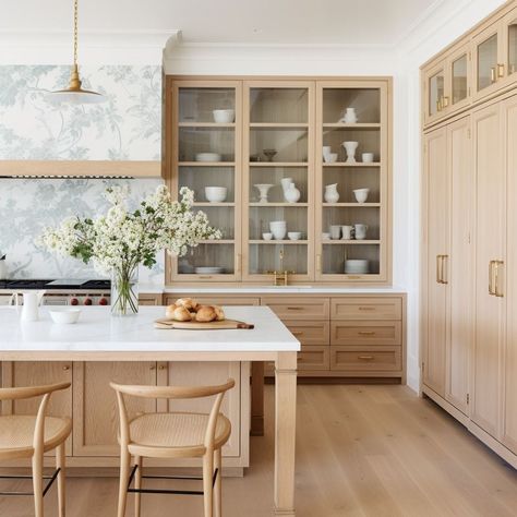 Oak Wood Kitchen Cabinets, California Modern Farmhouse, Oak Wood Kitchen, White Kitchen Interior Design, White Oak Kitchen Cabinets, White Oak Kitchen, Natural Oak Wood, Modern Farmhouse Kitchen, Beautiful Kitchen Designs