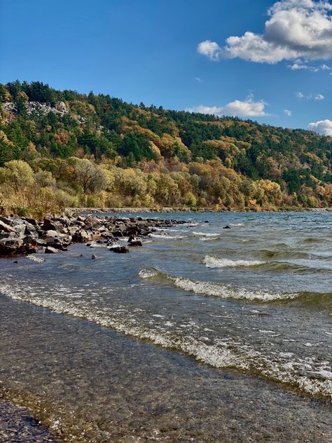 #fall #travel #photography #wisconsin #devilslake #weather #tree Fall In Wisconsin, Devils Lake Wisconsin, Wisconsin Aesthetic, Wisconsin Landscape, Wisconsin Northwoods, Wisconsin Nature, Midwest Fall, Wisconsin Homes, Wisconsin Photography