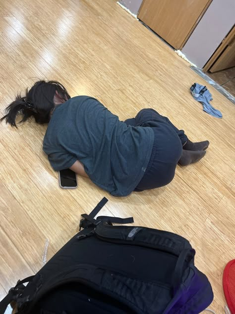 Laying On Floor, Laughing Out Loud, 사진 촬영 포즈, Itzy Ryujin, Online World, Foto Ideas Instagram, Top 40, School Motivation, Year 2024