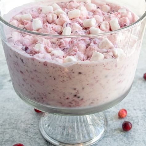 Marshmellow Salad, Easy Cranberry Fluff, Cranberry Fluff Salad, Fresh Cranberry Salad, Marshmallow Salad, Cranberry Pie Recipes, Cheesecake Fluff, Cranberry Fluff, Fluff Salad Recipes