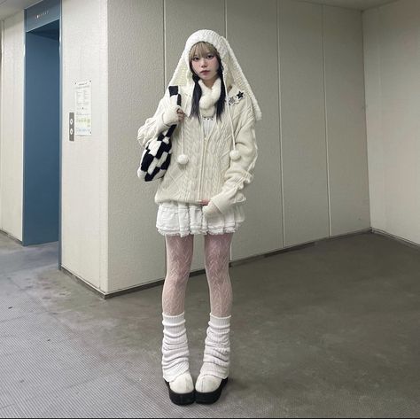 Snow Bunny Outfit, Bunny Fashion, Vauxhall Insignia, Kawaii Clothes, Kawaii Fashion, Modern Fashion, Y2k Fashion, Pink Fashion, Concert Outfit