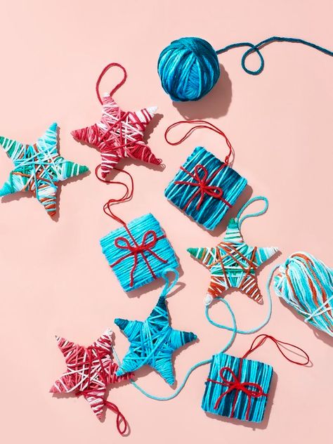 Cardboard Yarn Ornaments, Yarn Ornaments For Kids, Yarn Tree Craft, Yarn Wrapped Christmas Ornaments, Yarn Wrapped Christmas Tree, Diy Ornaments For Kids, Yarn Bows, Yarn Christmas Ornaments, Diy Yarn Ornaments