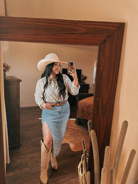 Brianna Purvis's Amazon Page Brianna Purvis, Curvy Western Outfits, Curvy Cowgirl Outfits, Plus Size Country Outfits, Western Photoshoot Outfits, Plus Size Western Outfits Woman, Denim Cowgirl Outfit, Plus Size Western Outfits, Plus Size Western Fashion