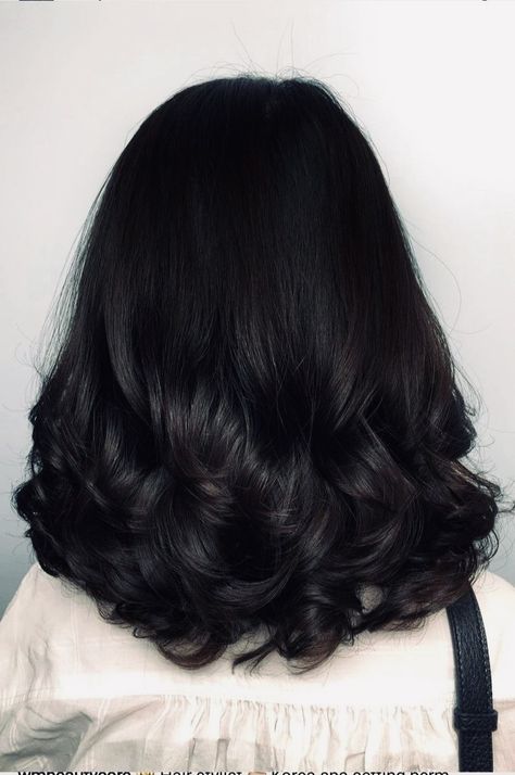 Short Haircut For Wavy Hair Indian, Haircut For Medium Length Hair Indian, Indian Haircut, Indian Short Hair, Indian Hair Cuts, Sleek Short Hair, Haircuts For Medium Length Hair, Layered Haircuts For Medium Hair, Hairstyles For Layered Hair