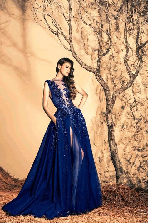 Blue wedding dress Navy blue wedding dress Dark blue wedding Ziad Nakad, Beautiful Ball, Glamorous Evening Dresses, Makijaż Smokey Eye, Long Red, Couture Gowns, Gorgeous Gowns, Elie Saab, Beautiful Gowns