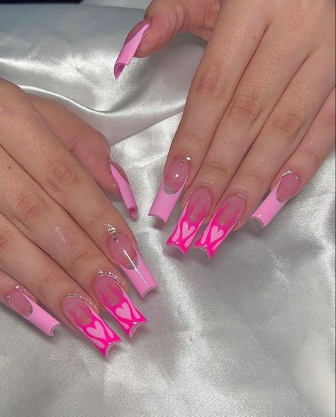 Pink Fire Nails Designs, Nail Ideas Cool Designs, Pink Baddie Nail Designs, Pink Baddie Nail Ideas, Cute Hot Pink Nail Designs, Nails Acrylic Ideas Pink, Light Pink And Hot Pink Nails, Pink 21st Birthday Nails, Cute Simple Acrylic Nails Ideas