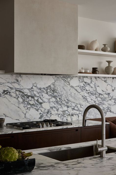 Plaster kitchen hood, Marble backsplash, Modern kitchen, Toronto, Shangri-La condos Corchia Marble, Arabescato Corchia, Condo Renovation, Resource Furniture, Arabescato Marble, Condo Kitchen, Italia Design, Boutique Interior Design, Missoni Home