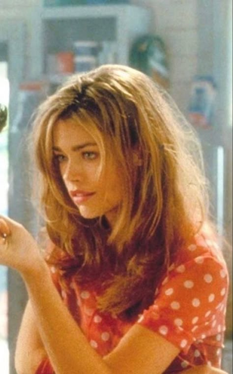 Denise Richards Hair Layered, Young Denise Richards, Wild Things Movie, Denise Richards Wild Things, Denise Richards 90s, Denise Richards Hair, Denise Core, Denise Richards Young, Wild Things 1998