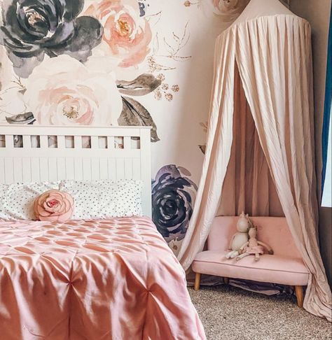 Navy And Gold Bedroom, Babies Rooms, Pink Bedroom For Girls, Pink Girl Room, Navy Girl, Toddler Girl Room, Girls Rooms, Teen Girl Room, Gold Bedroom