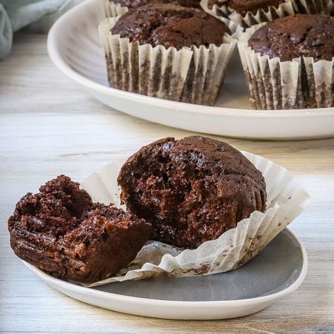 Chocolate Zucchini Muffins Zucchini Muffin, Zucchini Muffin Recipes, Chocolate Zucchini Muffins, Cookie Bakery, Vegetarian Bake, Baking Cocoa, Frozen Chocolate, Zucchini Muffins, Gluten Free Muffins