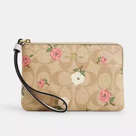 Wristlet purse