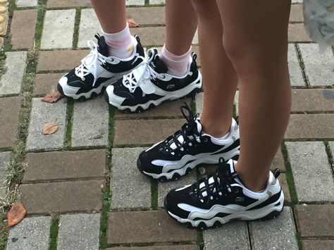 Skechers Outfit, Sketchers Shoes, Skechers Sneakers, Aesthetic Shoes, Girl Inspiration, Shoe Closet, Sneakers Outfit, Skechers Shoes, Nike Huarache