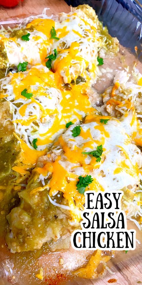 This easy Salsa Chicken is perfect for those busy evenings when dinner is a last-minute decision. With only a few ingredients, you can have a delicious chicken dinner on the table. Easy Salsa Chicken, Foul Recipe, Salsa Chicken Recipe, Delicious Chicken Dinners, Great Chicken Recipes, Guacamole Salsa, Creamy Chicken Pasta, Chicken Skillet, Easy Salsa