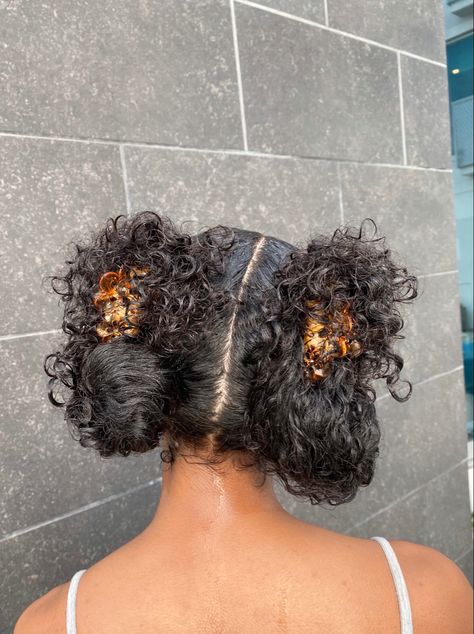 Short Curly Hair Space Buns, Space Buns Low, Two Space Buns Curly Hair, Two Curly Space Buns, Mini Hair Clips Hairstyles, Curly Hair Space Buns Tutorial, Space Buns Coily Hair, Low Space Buns, Mini Clips