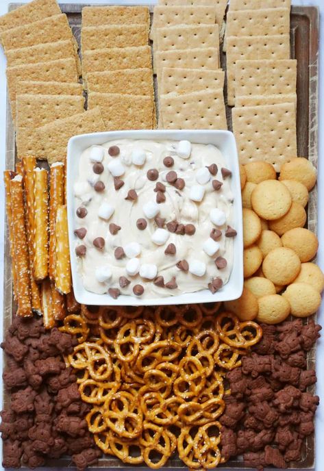 Kids Snack Board, Smores Snacks, Kid Friendly Appetizers, Smores Dip, Kid Friendly Dessert, Cookie Dough Dip, Kid Friendly Snack, Dipped Cookies, Chocolate Graham Crackers