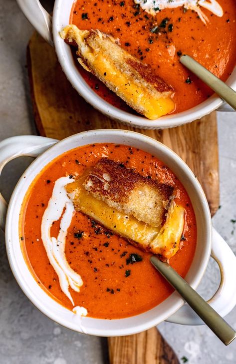 Easy Creamy Harissa Tomato Soup - Dash of Mandi Roast Tomato Soup Recipe, Roasted Tomato Soup, Creamy Tomato Soup, Tomato Soup Recipes, Cozy Meals, Roasted Tomato, Slow Cooker Soup, Easy Soups, Hearty Soups