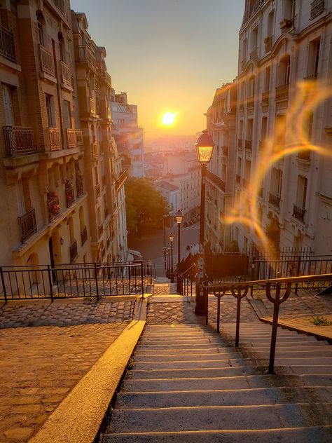 Tertre Montmartre, Paris, France Sunrise Paris, Paris Sunset, France Aesthetic, Paris Home, Montmartre Paris, Paris Aesthetic, Nature Travel, Sunrise Sunset, Paris France