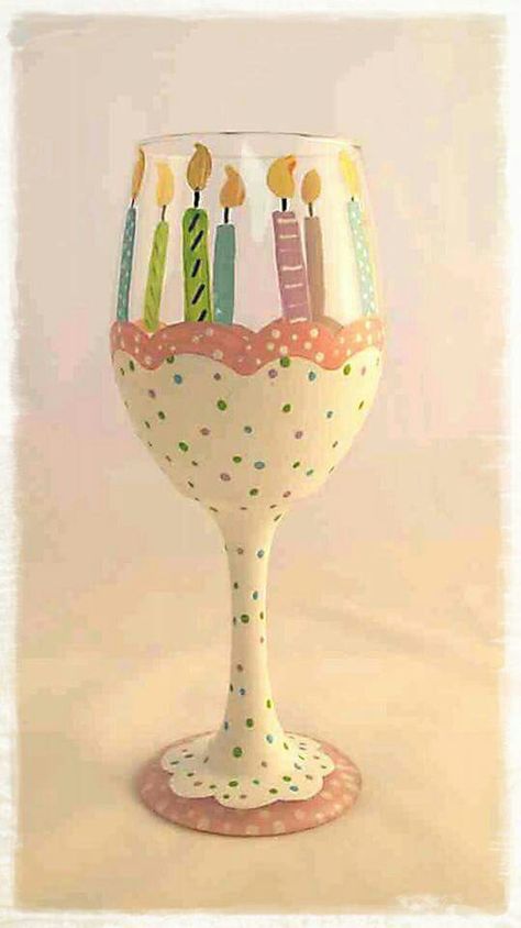 Birthda Cute Jar Painting, Painting Ideas On Wine Glasses, Diy Painted Wine Glasses Easy, Birthday Wine Glass Ideas, Wine Glass Diy, Wine Glass Painting Ideas, Birthday Wine Glasses, Pebeo Porcelaine 150, Wine Glass Designs