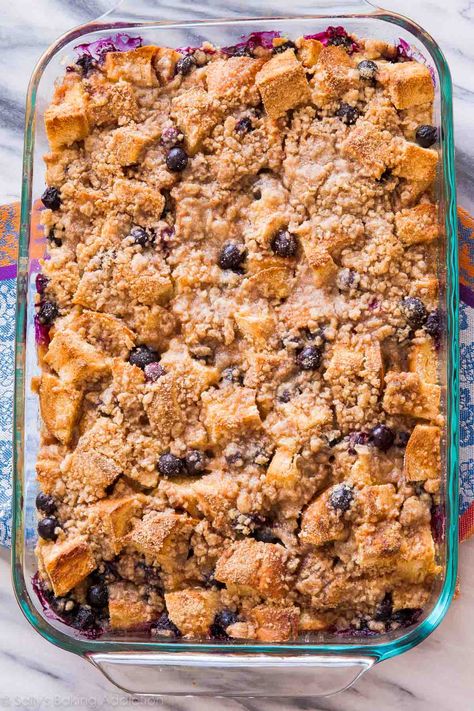 This unbelievable blueberry french toast casserole will blow your tastebuds away! It's so simple to make and the whole family loves it. Recipe on sallysbakingaddiction.com Make Ahead French Toast, Blueberry French Toast Bake, Blueberry French Toast Casserole, Make Ahead Breakfast Casserole, Chicory Recipe, Overnight French Toast, Blueberry French Toast, Overnight Blueberry French Toast, French Toast Bake