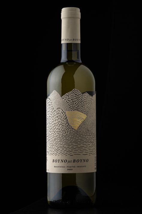 Caparo DC "wraps" a mountain range around a premium white wine for Lidl Hellas - The Greek Foundation Premium Wine Label Design, Wine Tag Design, Organic Wine Label, Wine Label Illustration, Unique Wine Labels, Modern Wine Labels, Wine Package, Wine Variety, Label Ideas